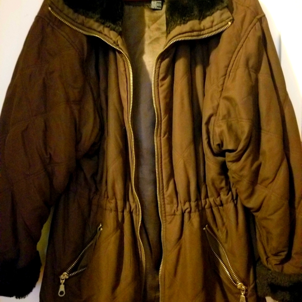 Brown parka w/ faux fur on collar and sleeves. Slightly worn. Good condition.